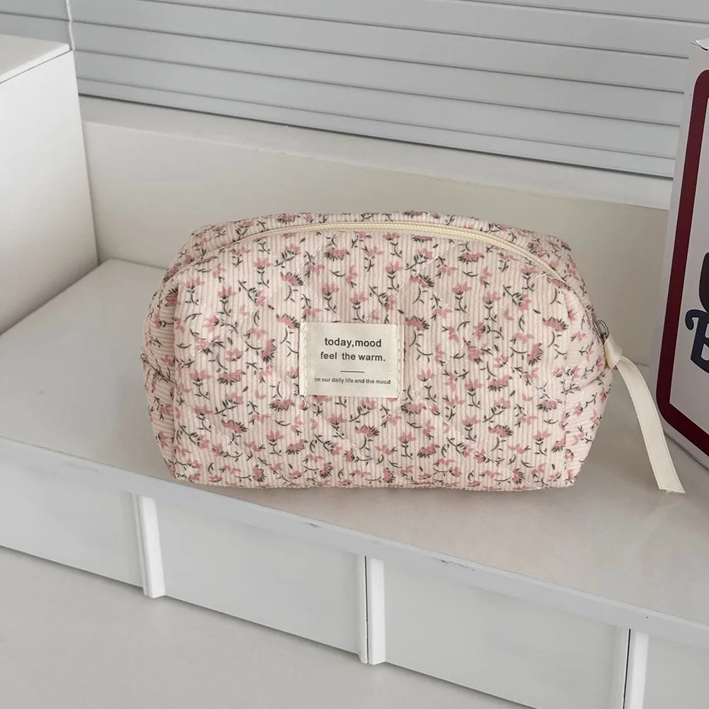 Vintage Floral Quilted Cosmetic Pouch – Cotton Travel Makeup Bag & Handbag