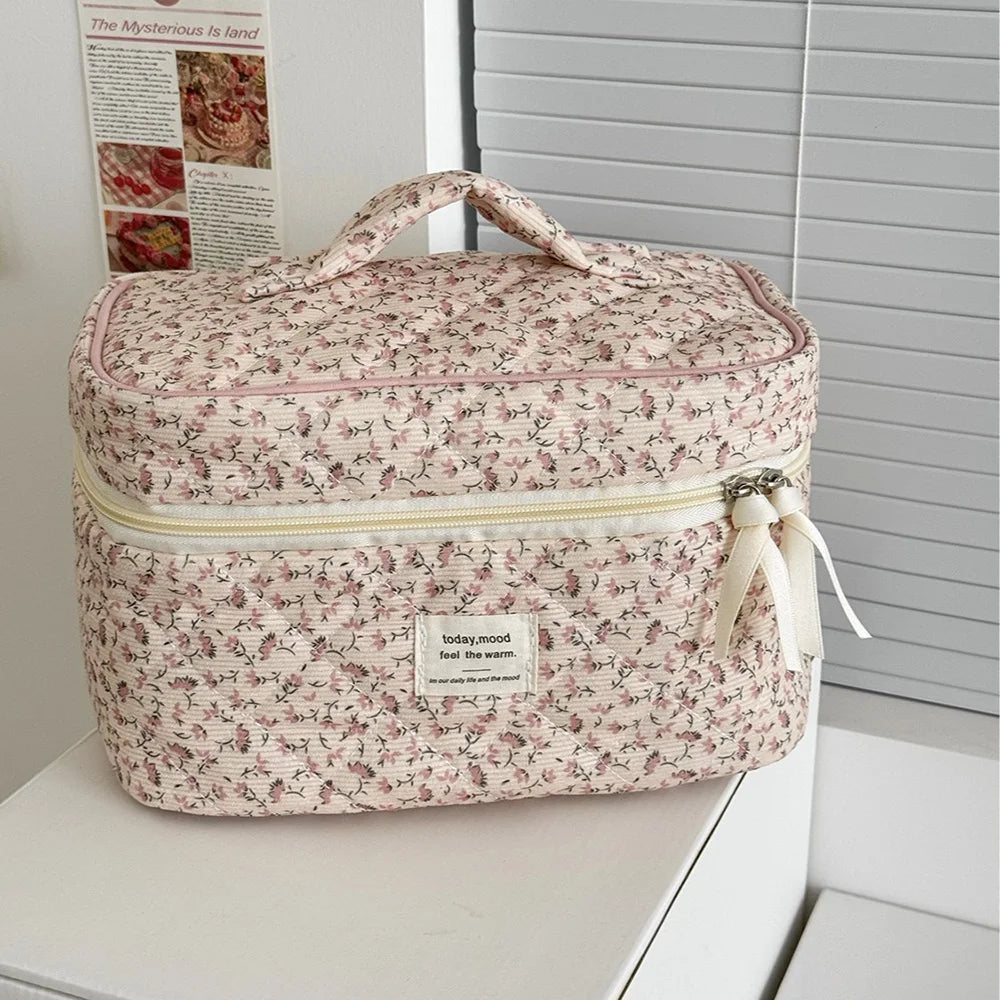 Vintage Floral Quilted Cosmetic Pouch – Cotton Travel Makeup Bag & Handbag