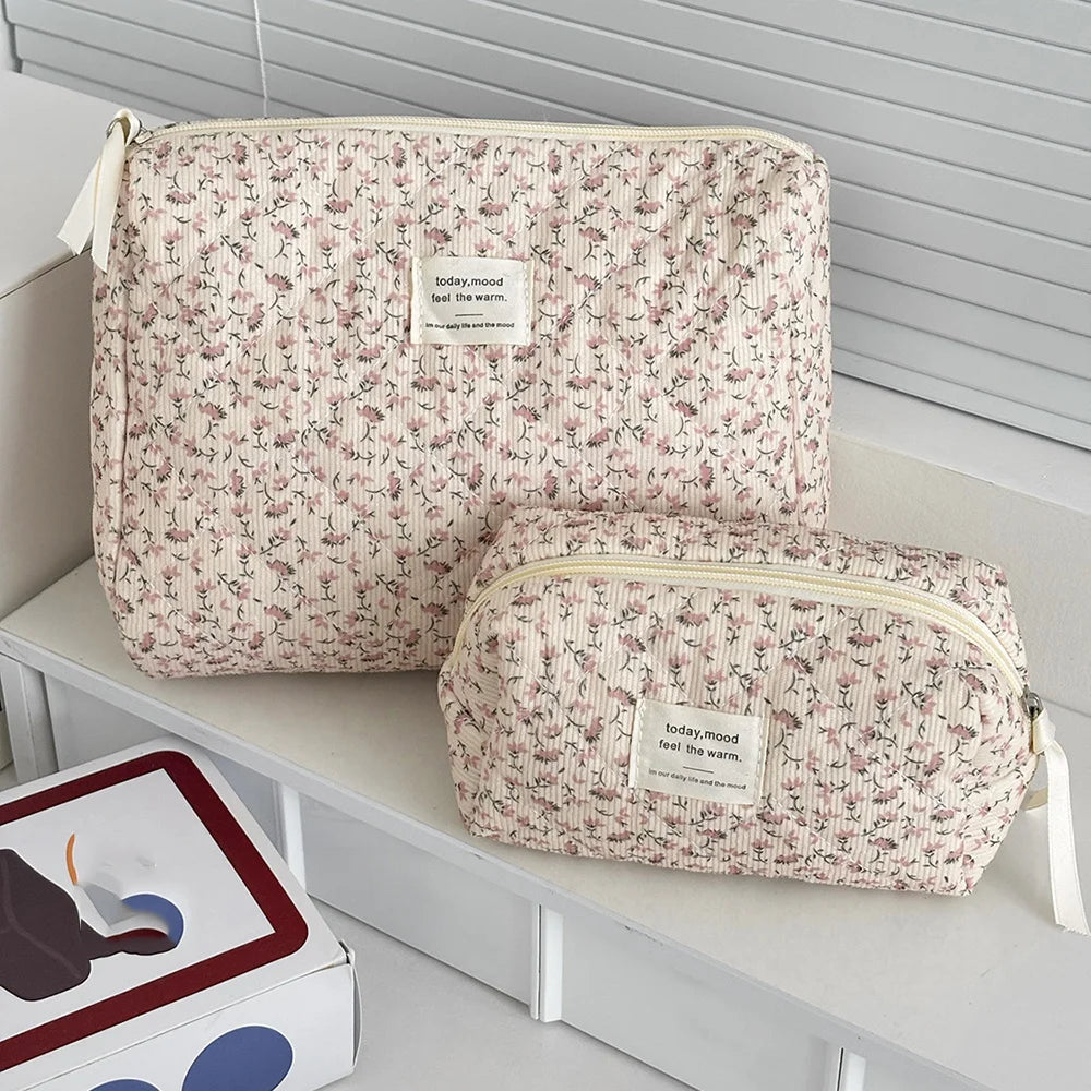 Vintage Floral Quilted Cosmetic Pouch – Cotton Travel Makeup Bag & Handbag
