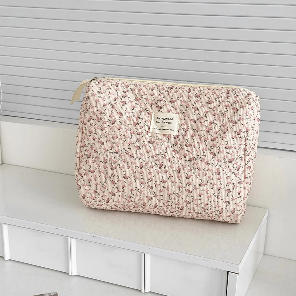 Vintage Floral Quilted Cosmetic Pouch – Cotton Travel Makeup Bag & Handbag