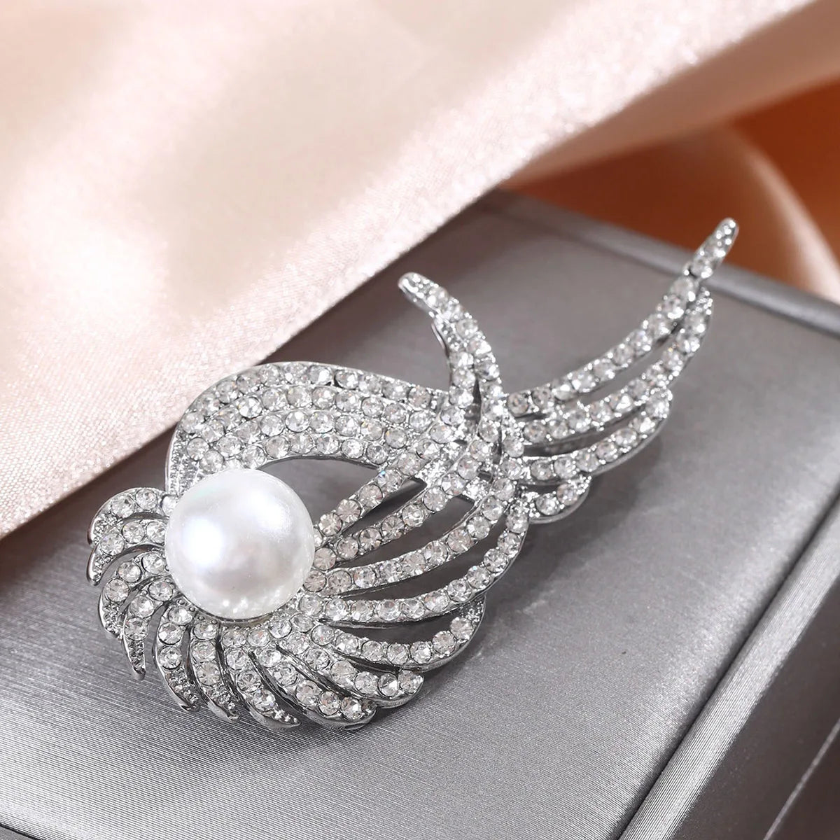 Elegant Tulip Flower Brooch – Women's Fashion Pin