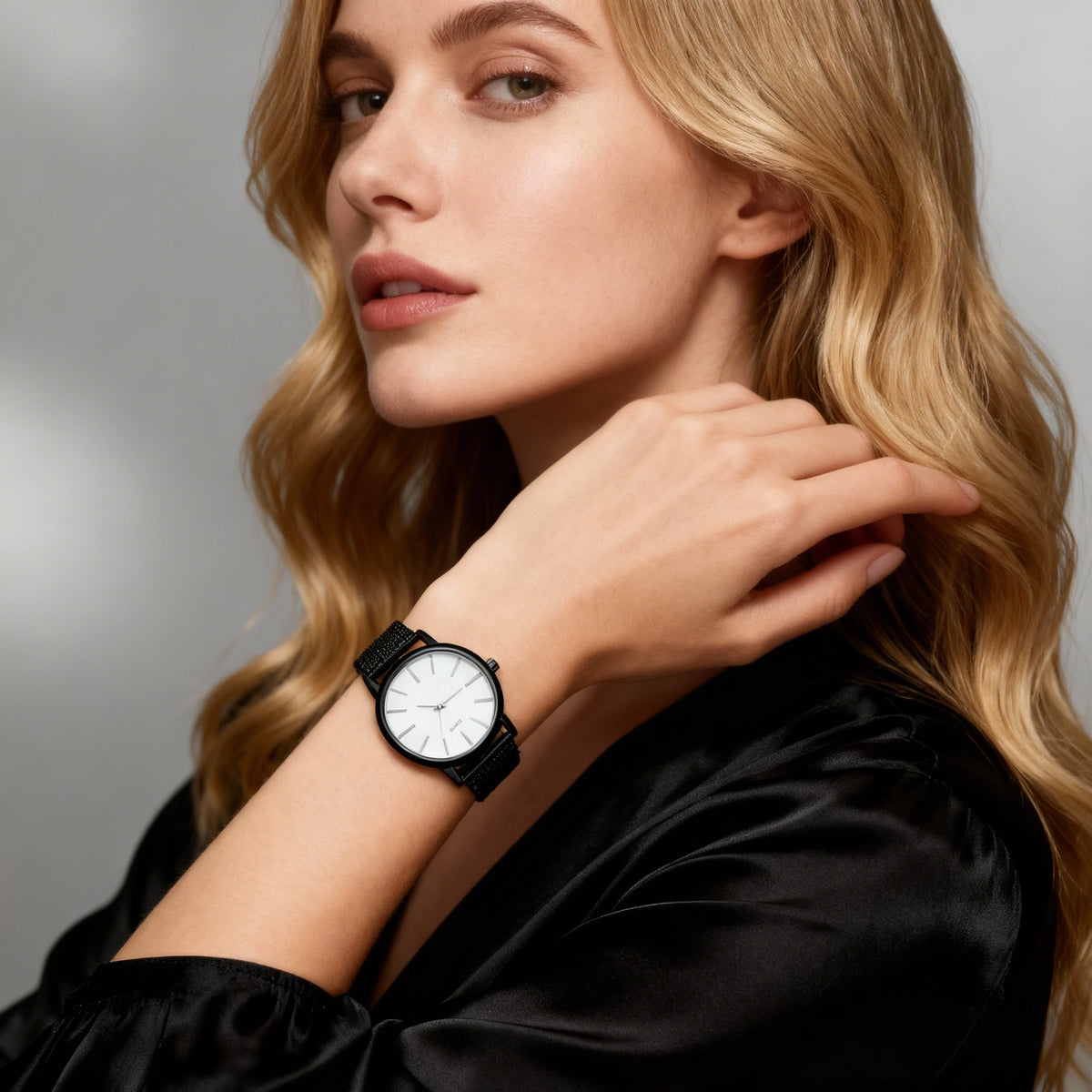 Women's Minimalist Quartz Watch – Stainless Steel Band, Numberless Dial | 7 Colors
