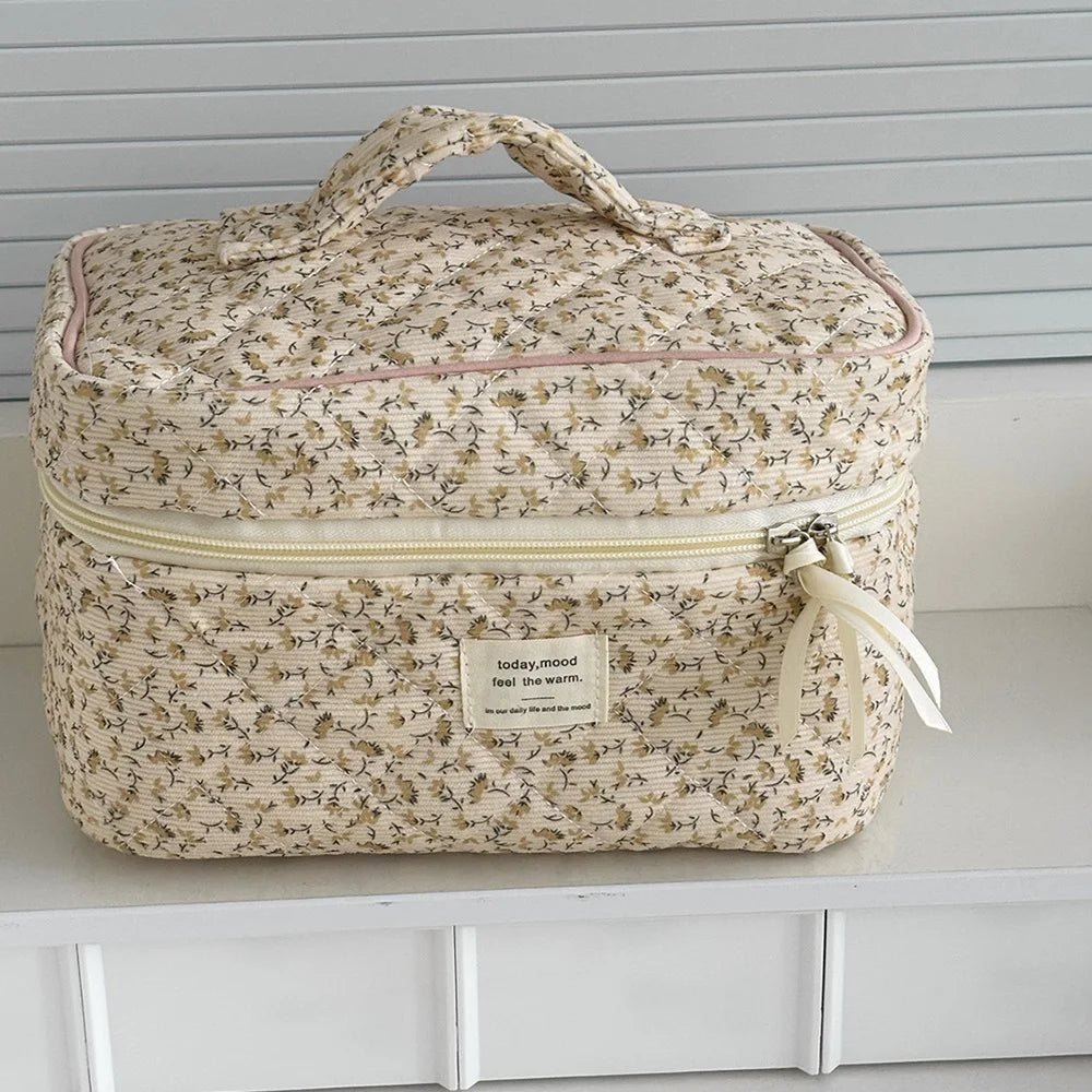 Vintage Floral Quilted Cosmetic Pouch – Cotton Travel Makeup Bag & Handbag