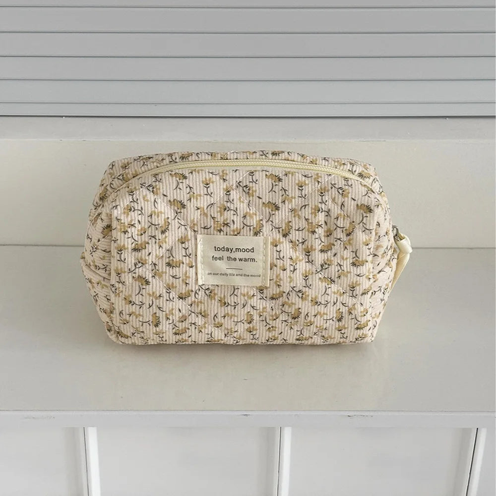 Vintage Floral Quilted Cosmetic Pouch – Cotton Travel Makeup Bag & Handbag