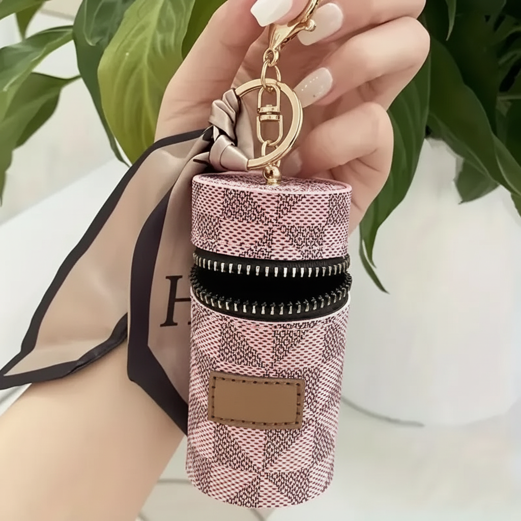 Porte-clés brun et blanc nettoyés